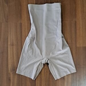 Maidenform Nude Shaping Briefs